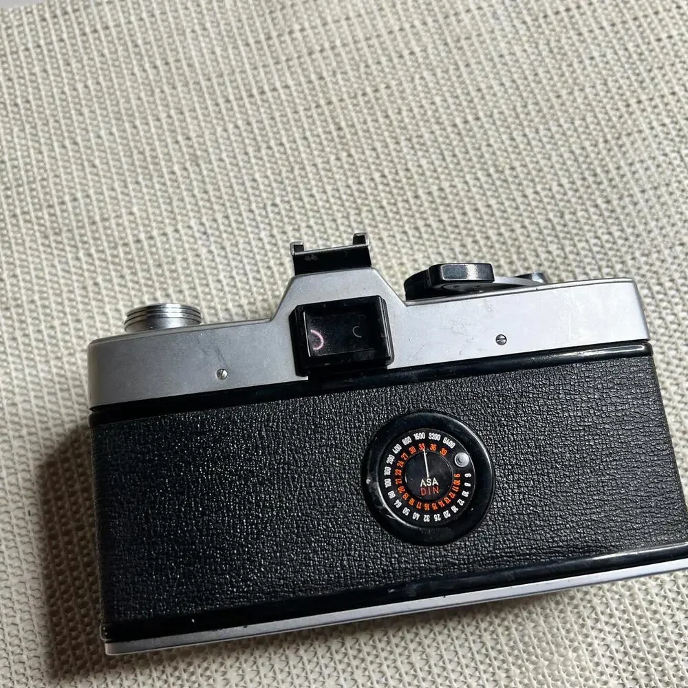 Minolta SRT 101 35mm Film SLR Camera‎ Body Only Shutter Fires Untested